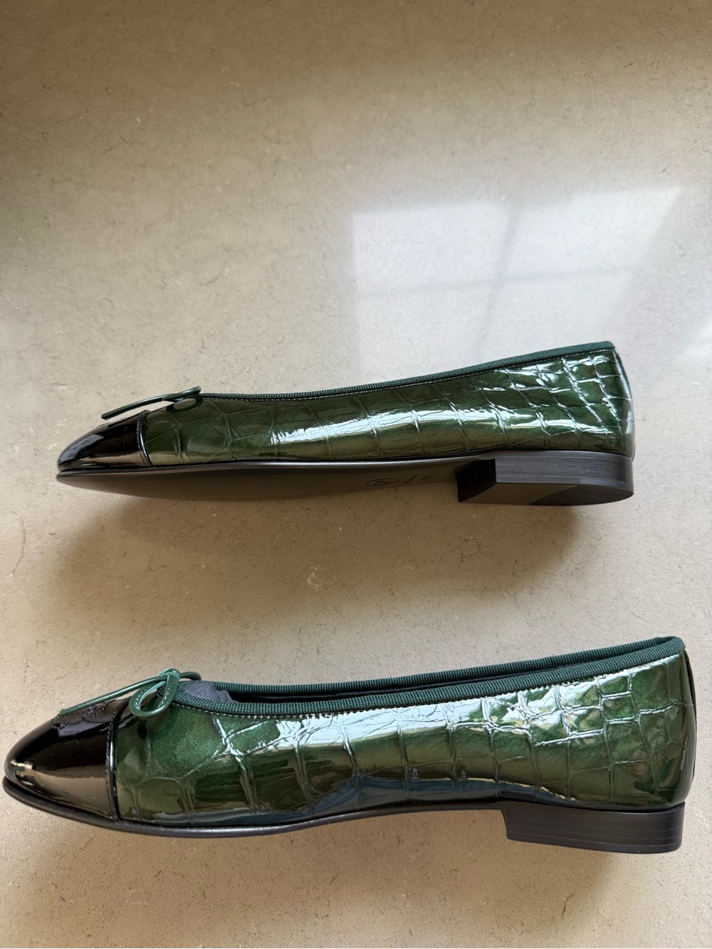BNWT Chanel 26A Croc Embossed Patent DK Green/Black Ballet Flat Size 37.5 - Picture 6 of 11